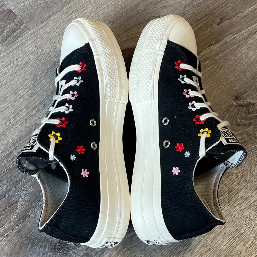 Converse Chuck Taylor All Star Lift Platform Floral Embroidered Black 02566F 8.5
